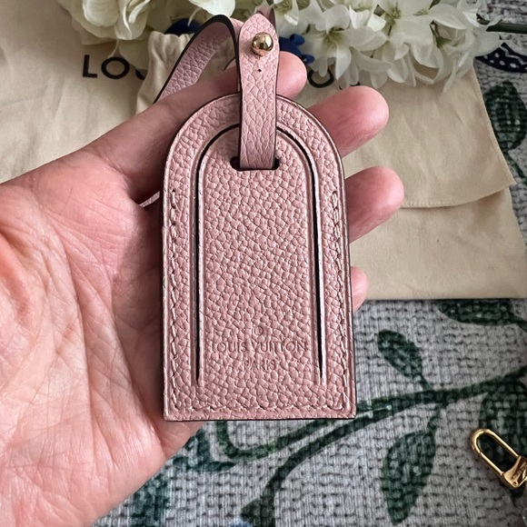 Louis Vuitton rose Ballerine luggage tag. - Picture 2 of 7